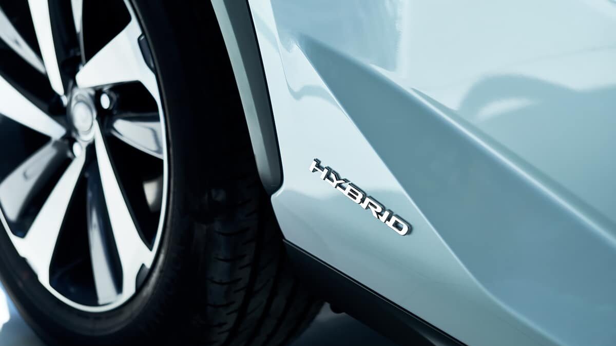 Hybridiauto kiinteään kuukausihintaan? Katso suosikkimallien hinnat