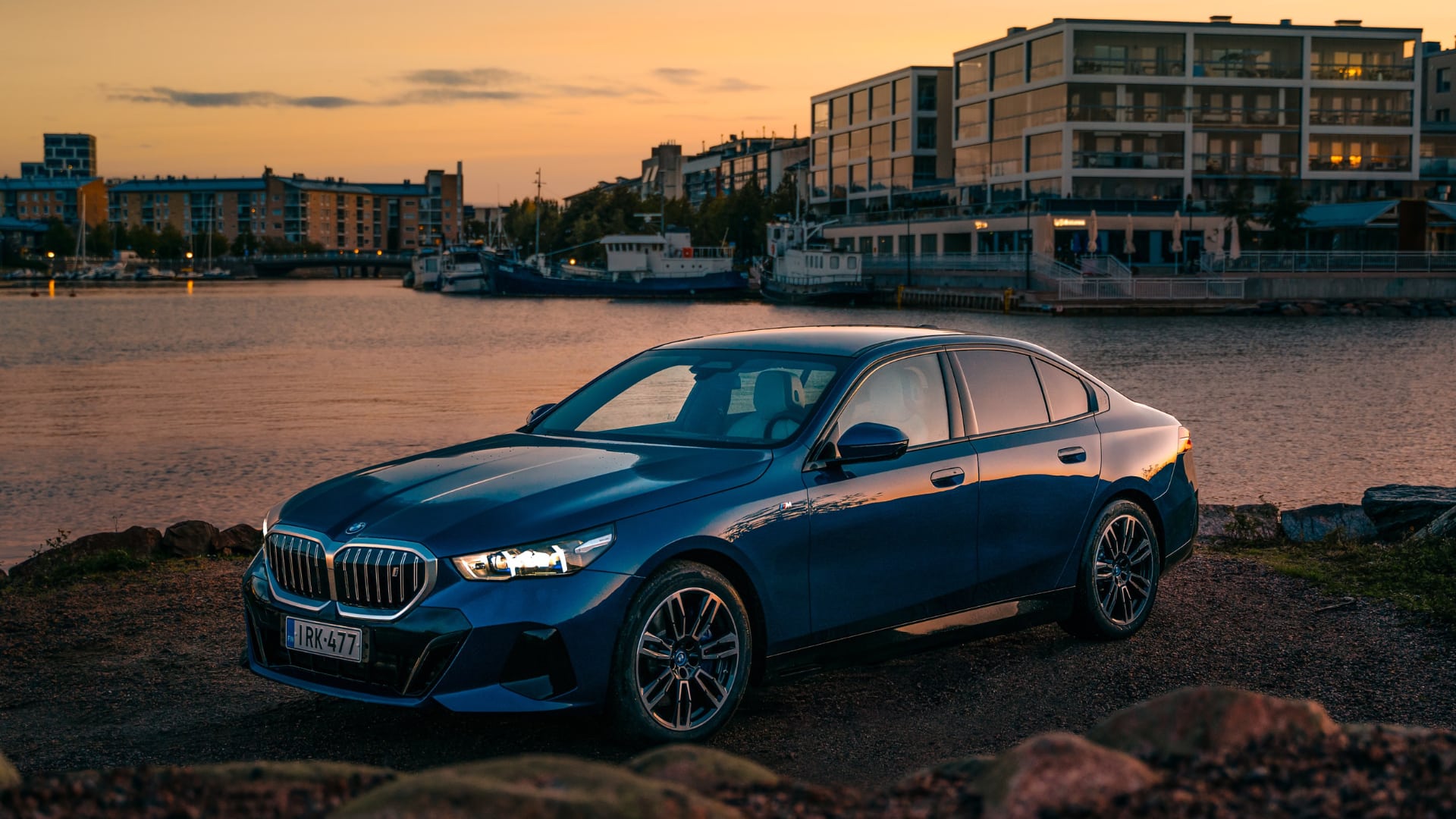 Suosittu BMW 5-sarja sähköistyy – uniikki sähköauto tarjoaa tehoa ja teknologiaa